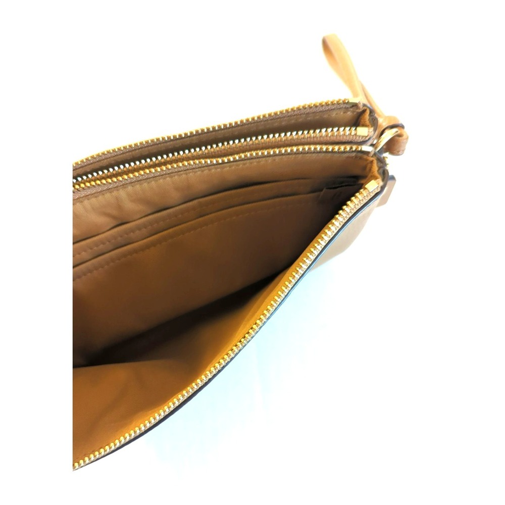 New Coach Double Zip Pebble Leather Wristlet Wallet Light Saddle - Picture 8 of 10